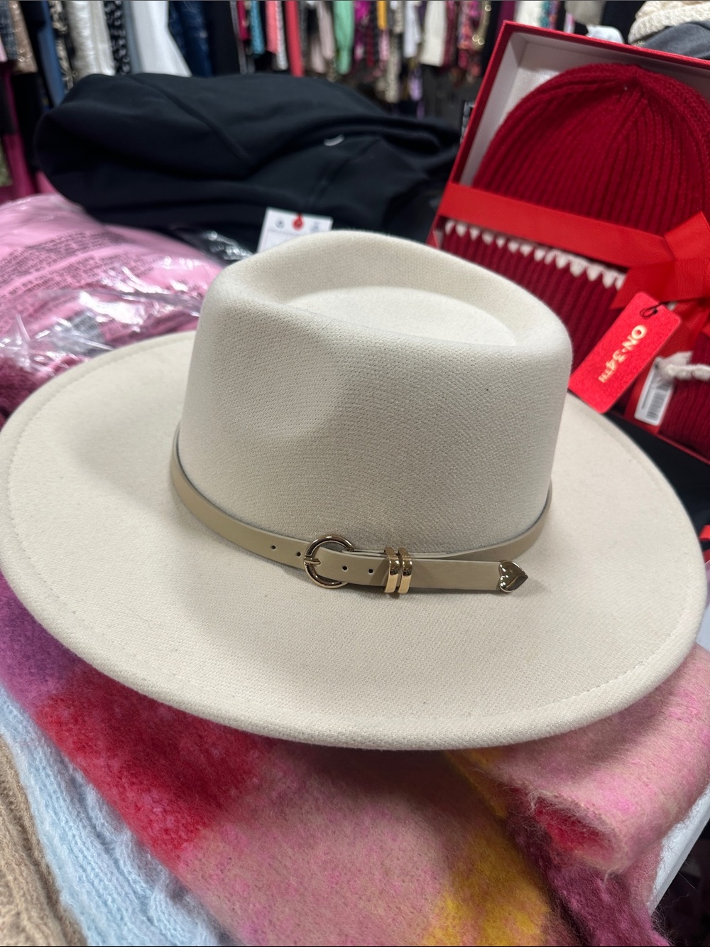 NWT MARCUS ADLER WOMENS HAT